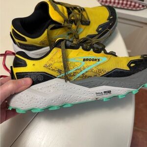 Brooks Mens or Women’s Caldera Trail shoes size 8-men or 10-women